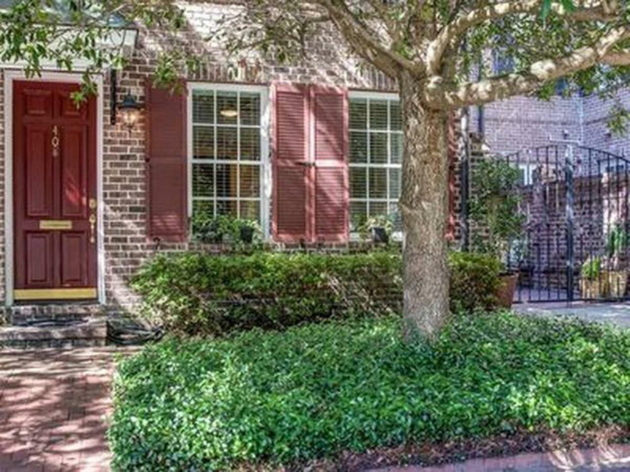 Beautiful 3Bed Townhome In Historic Downtown Savannah Exterior photo